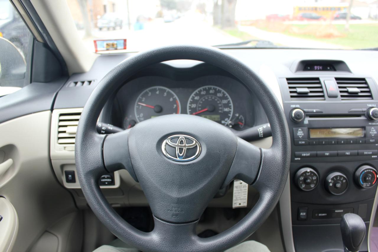 Toyota Corolla LE 4-Speed AT 2013