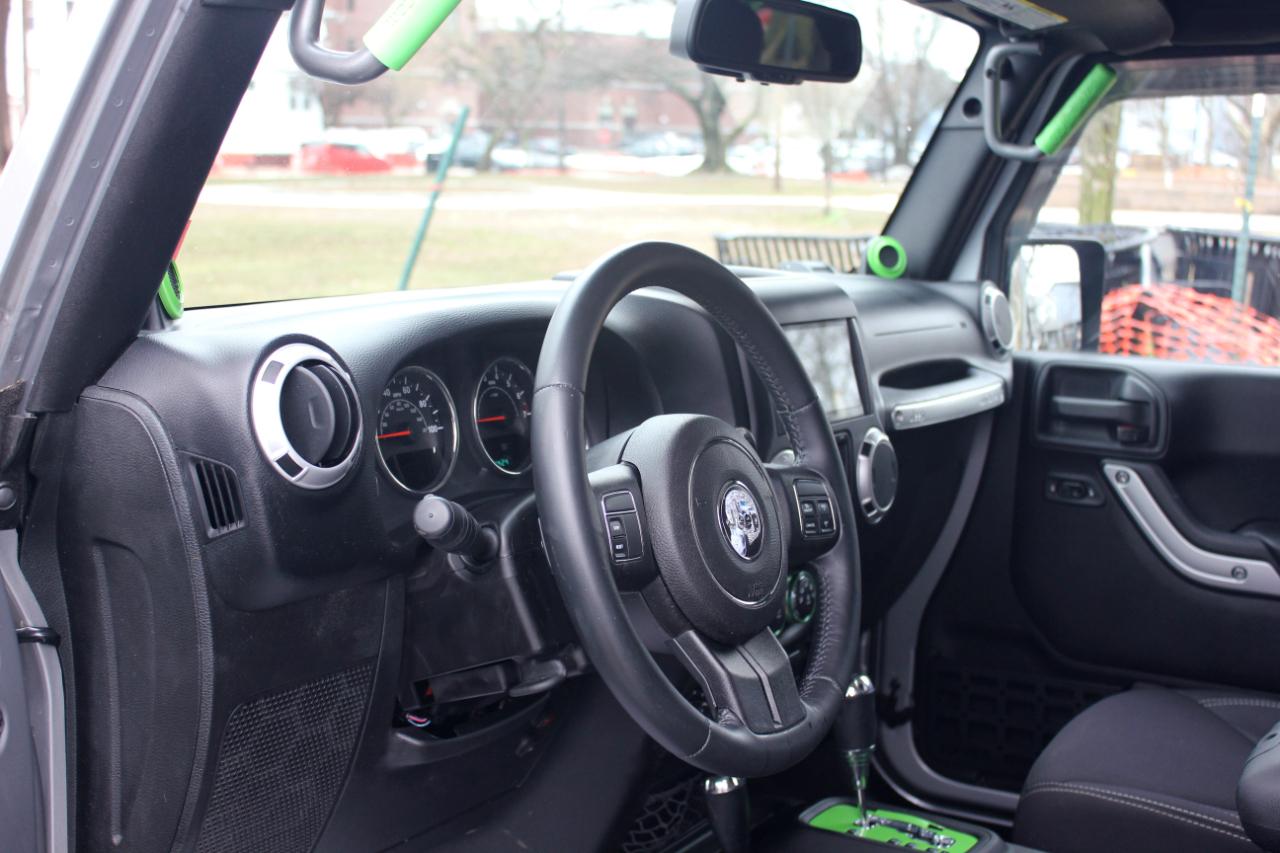 Jeep Wrangler Unlimited Sahara 4WD 2014