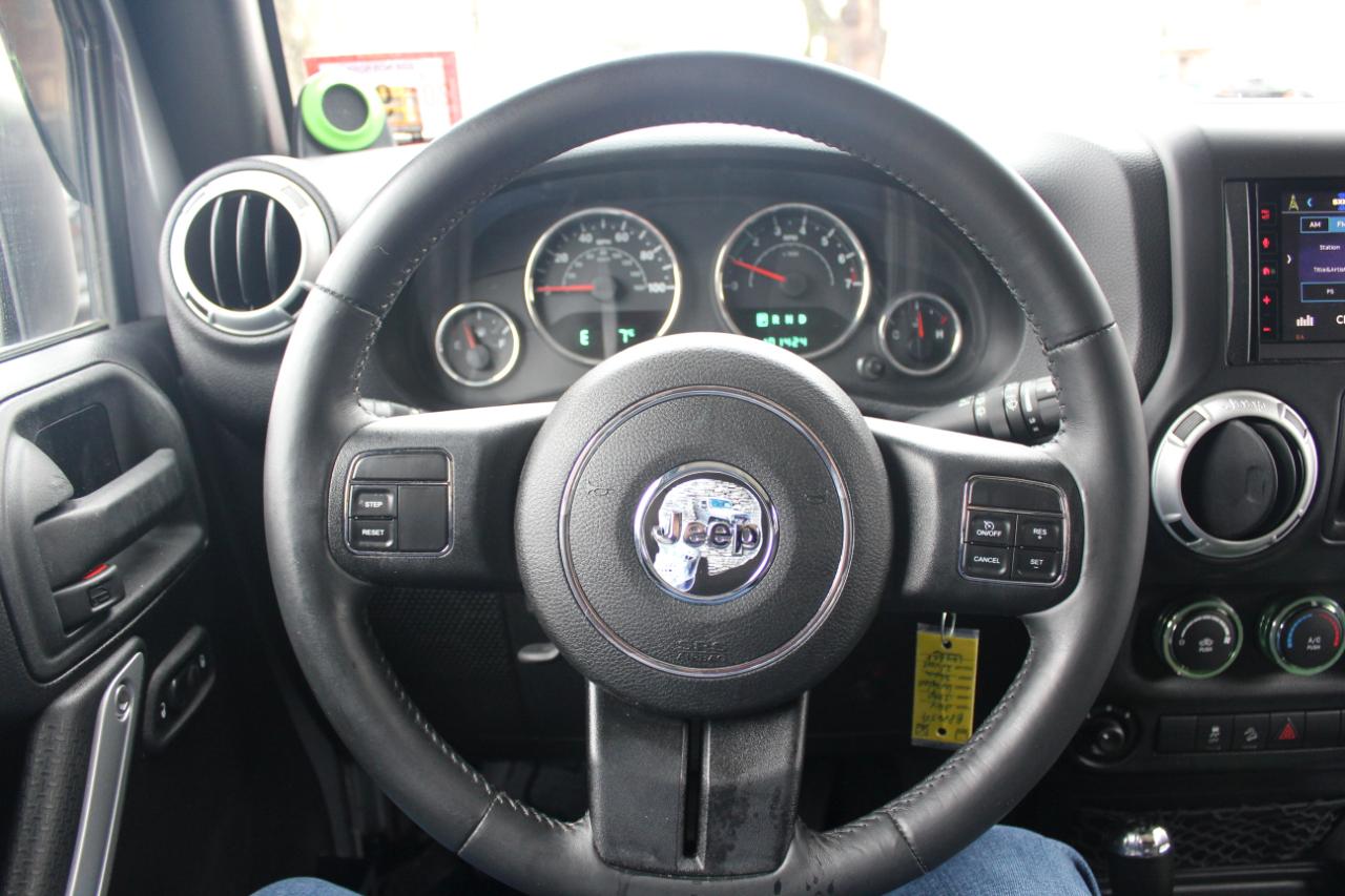 Jeep Wrangler Unlimited Sahara 4WD 2014