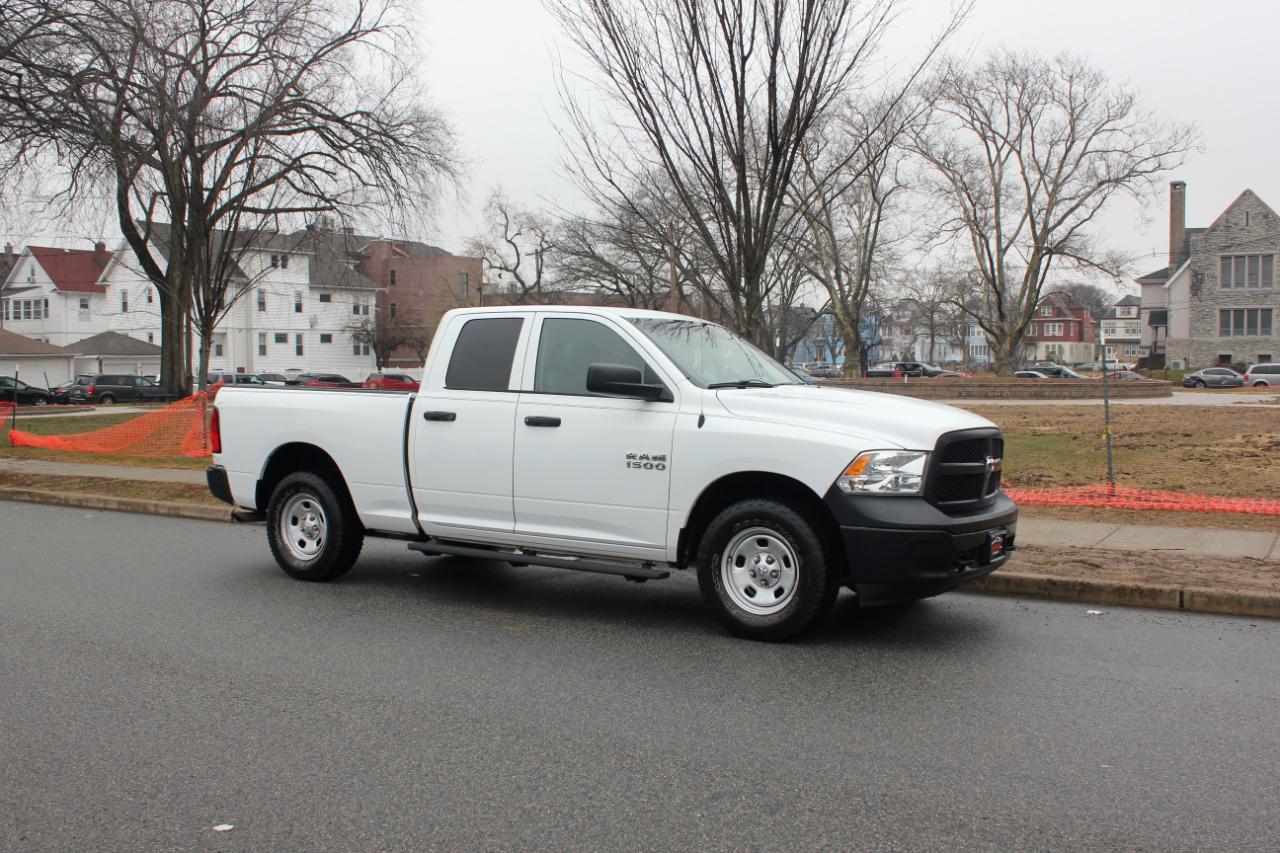 RAM 1500 Tradesman Quad Cab 4WD 2016