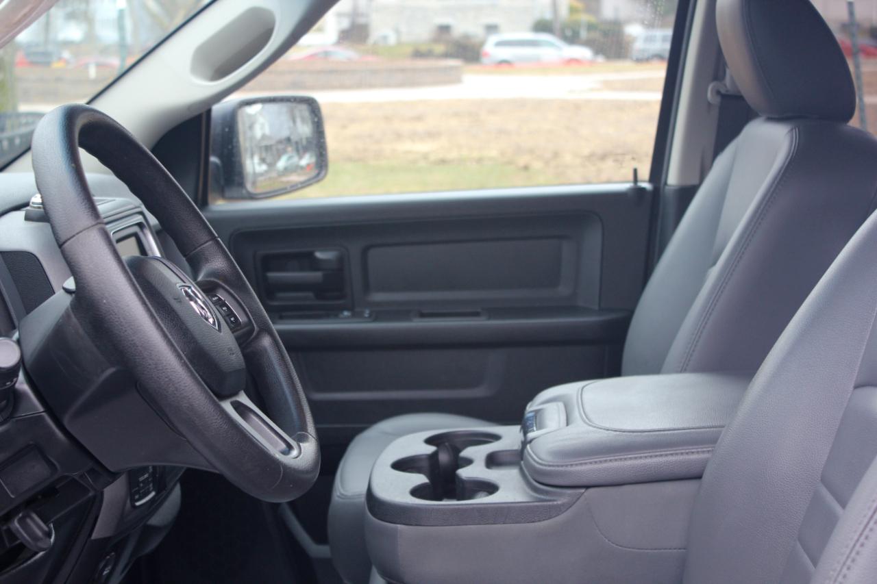 RAM 1500 Tradesman Quad Cab 4WD 2016