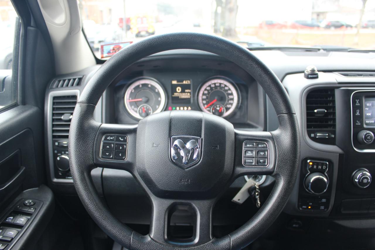 RAM 1500 Tradesman Quad Cab 4WD 2016