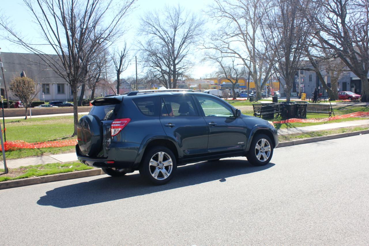 Toyota RAV4 Sport I4 4WD 2010