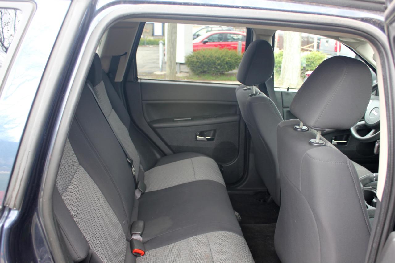 Jeep Grand Cherokee Laredo 4WD 2010