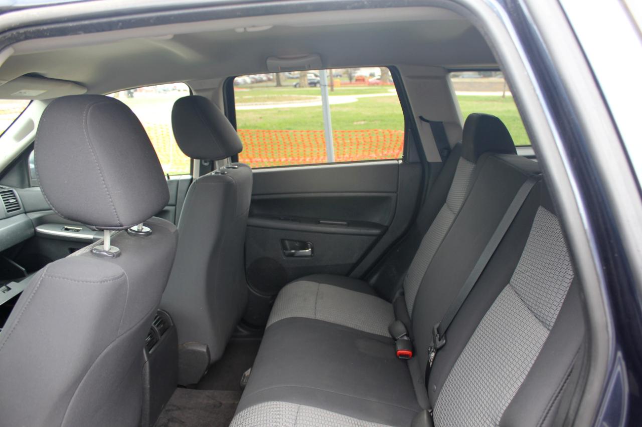 Jeep Grand Cherokee Laredo 4WD 2010