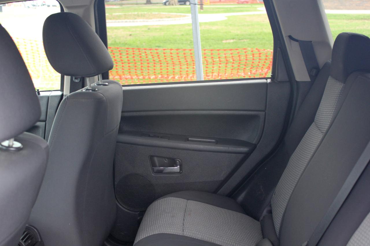 Jeep Grand Cherokee Laredo 4WD 2010