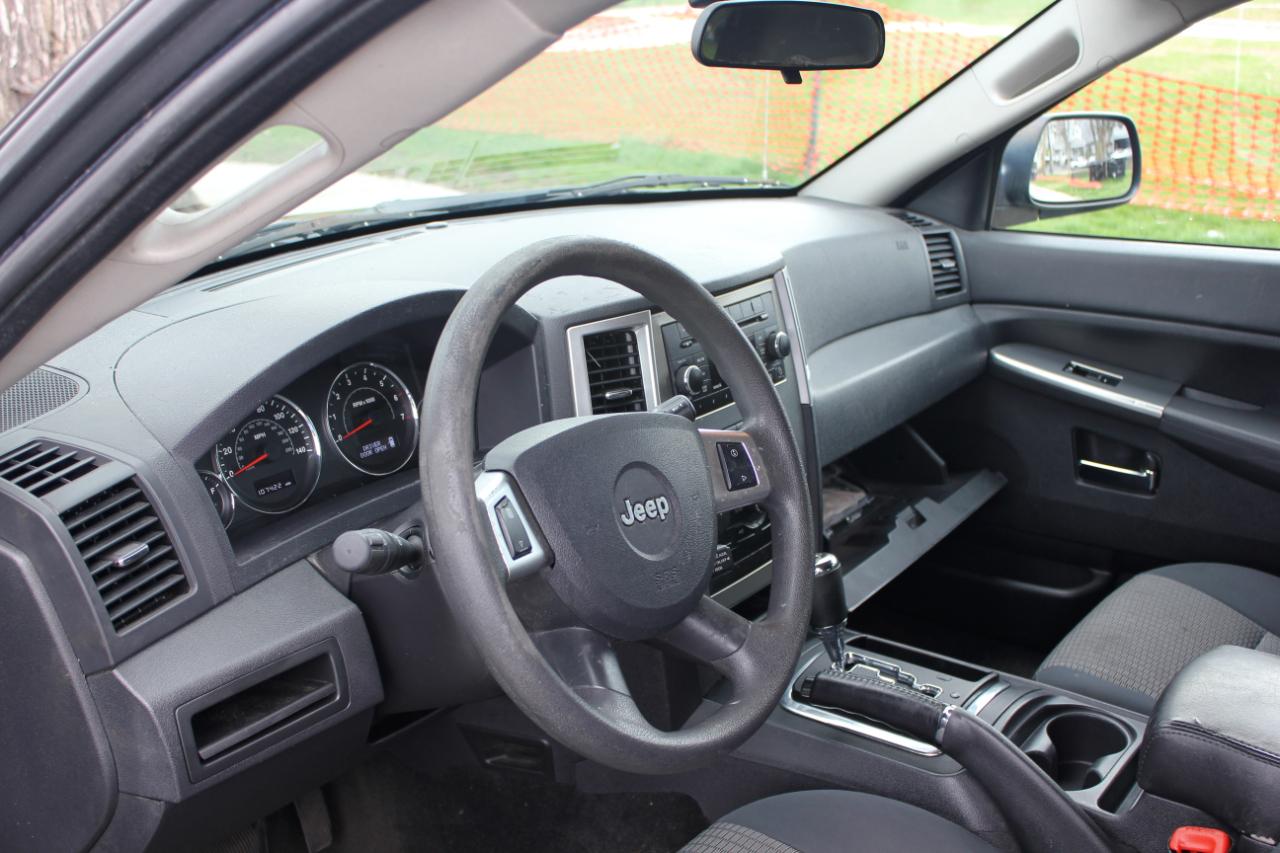 Jeep Grand Cherokee Laredo 4WD 2010