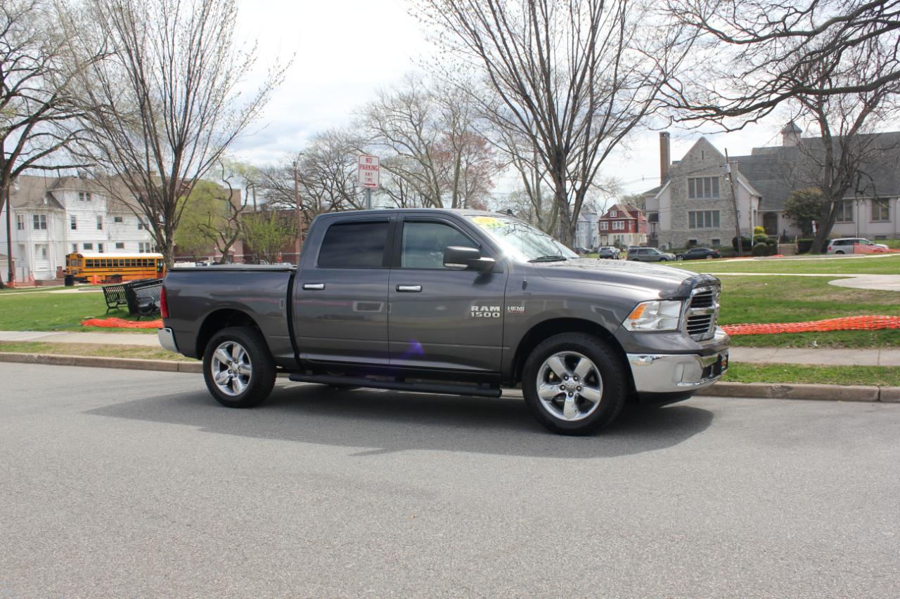 RAM 1500 SLT Crew Cab SWB 4WD 2015