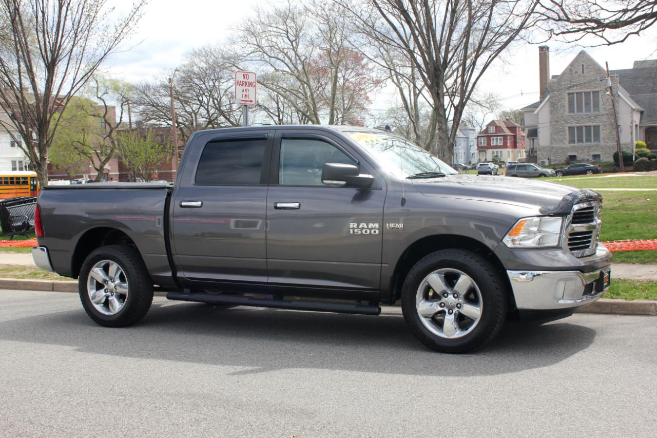 RAM 1500 SLT Crew Cab SWB 4WD 2015