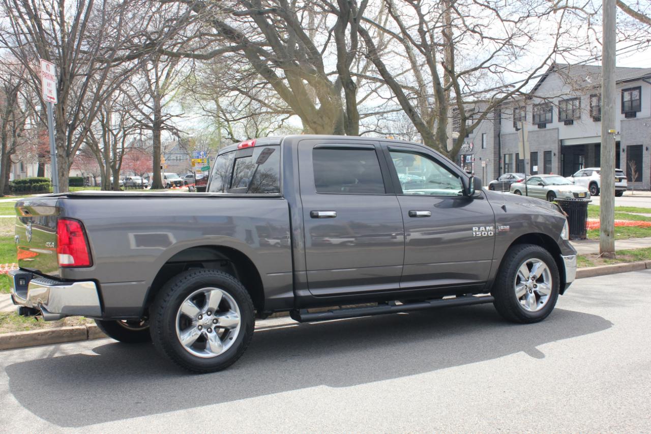 RAM 1500 SLT Crew Cab SWB 4WD 2015