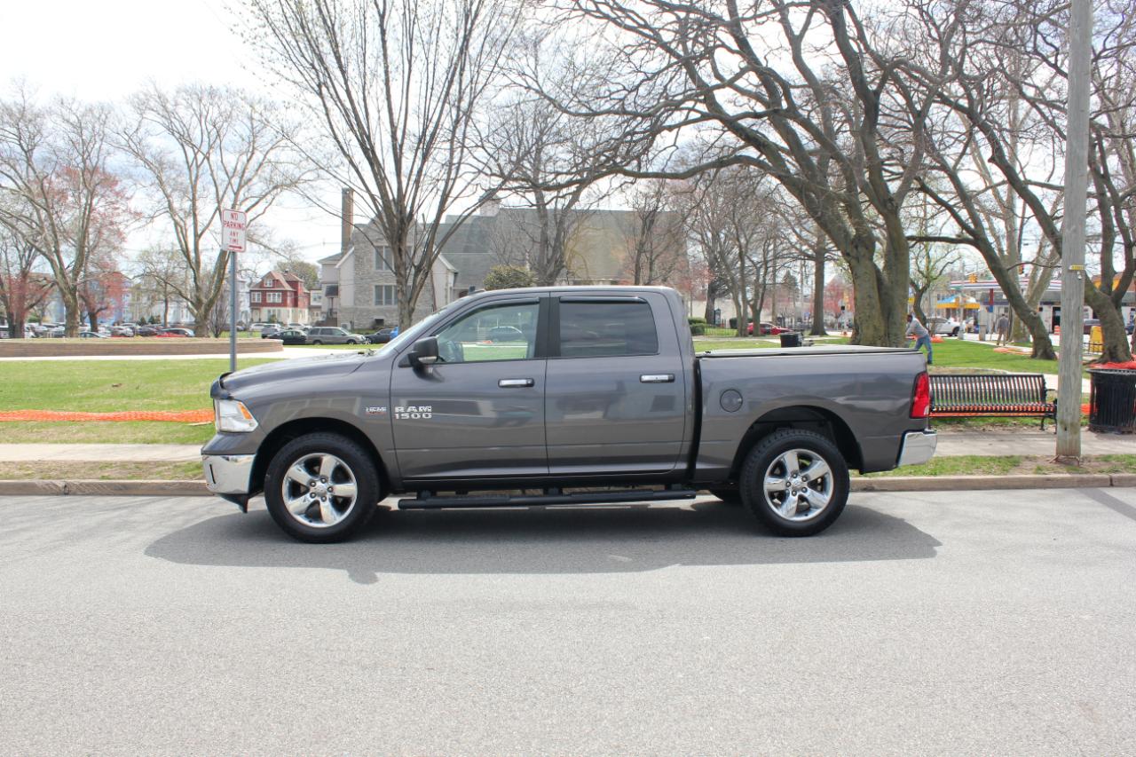 RAM 1500 SLT Crew Cab SWB 4WD 2015