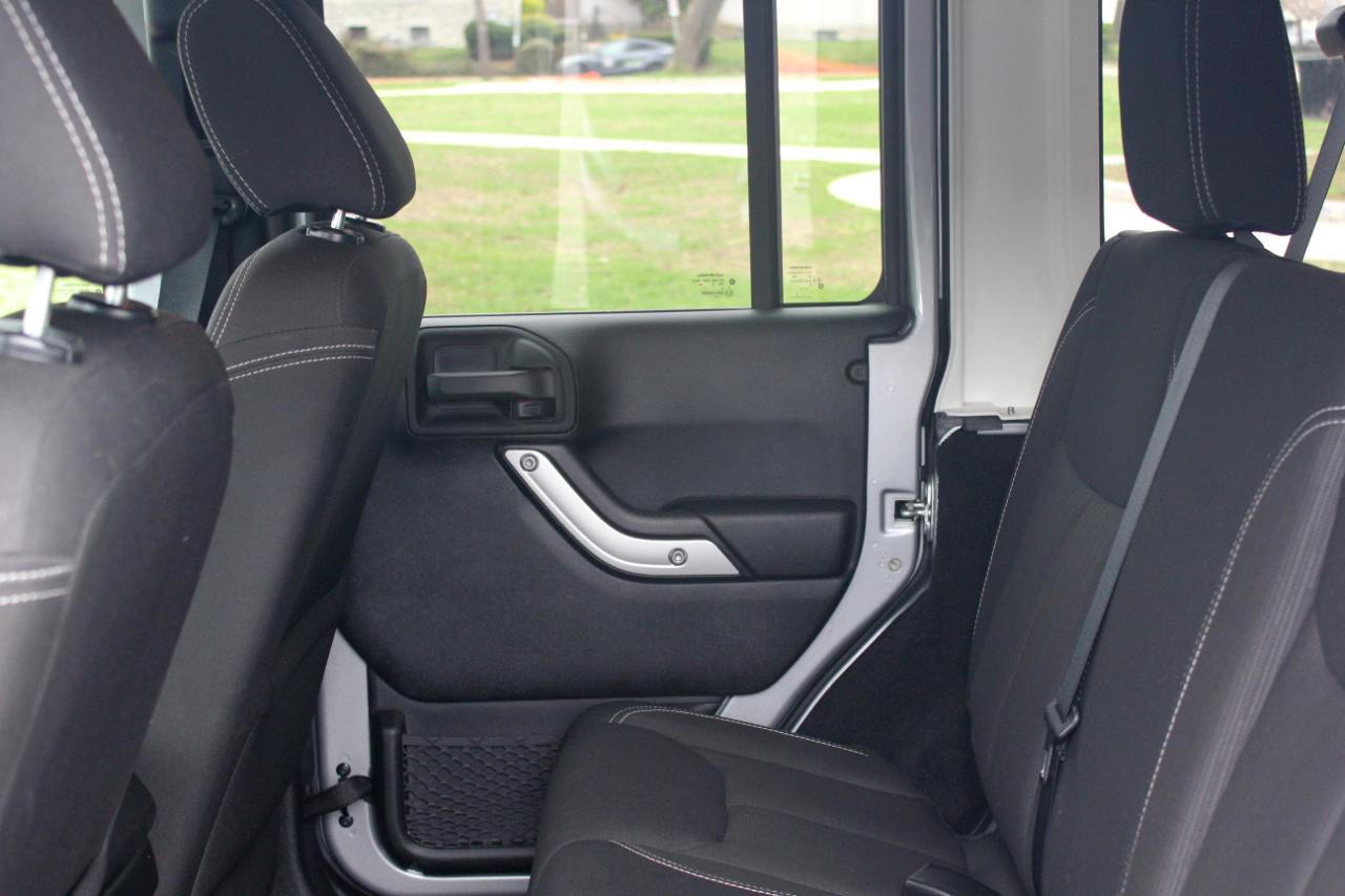 Jeep Wrangler Unlimited Sahara 4WD 2015