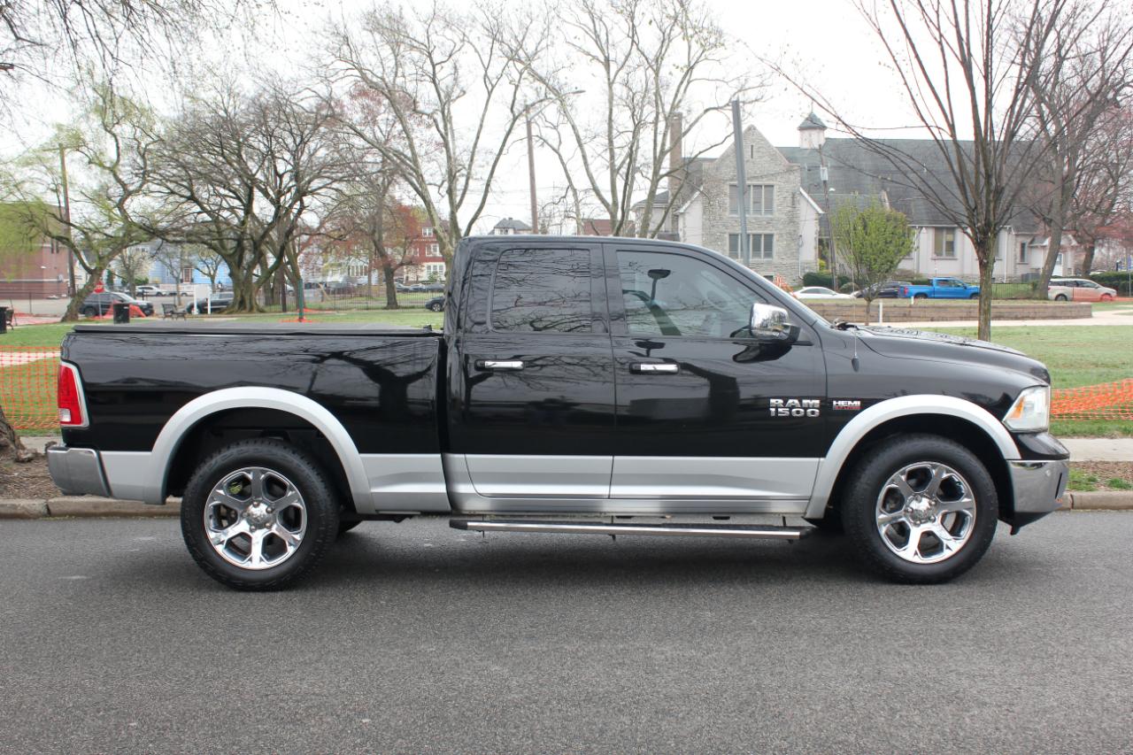 RAM 1500 Laramie Quad Cab 4WD 2015