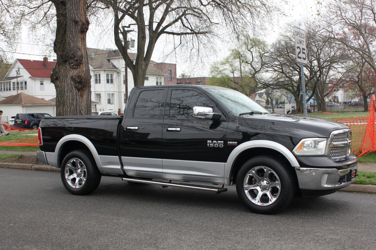 RAM 1500 Laramie Quad Cab 4WD 2015