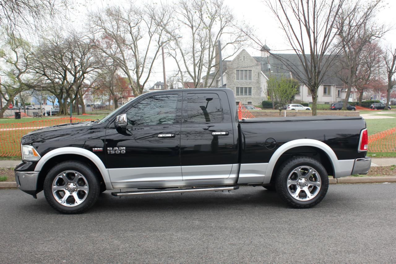 RAM 1500 Laramie Quad Cab 4WD 2015