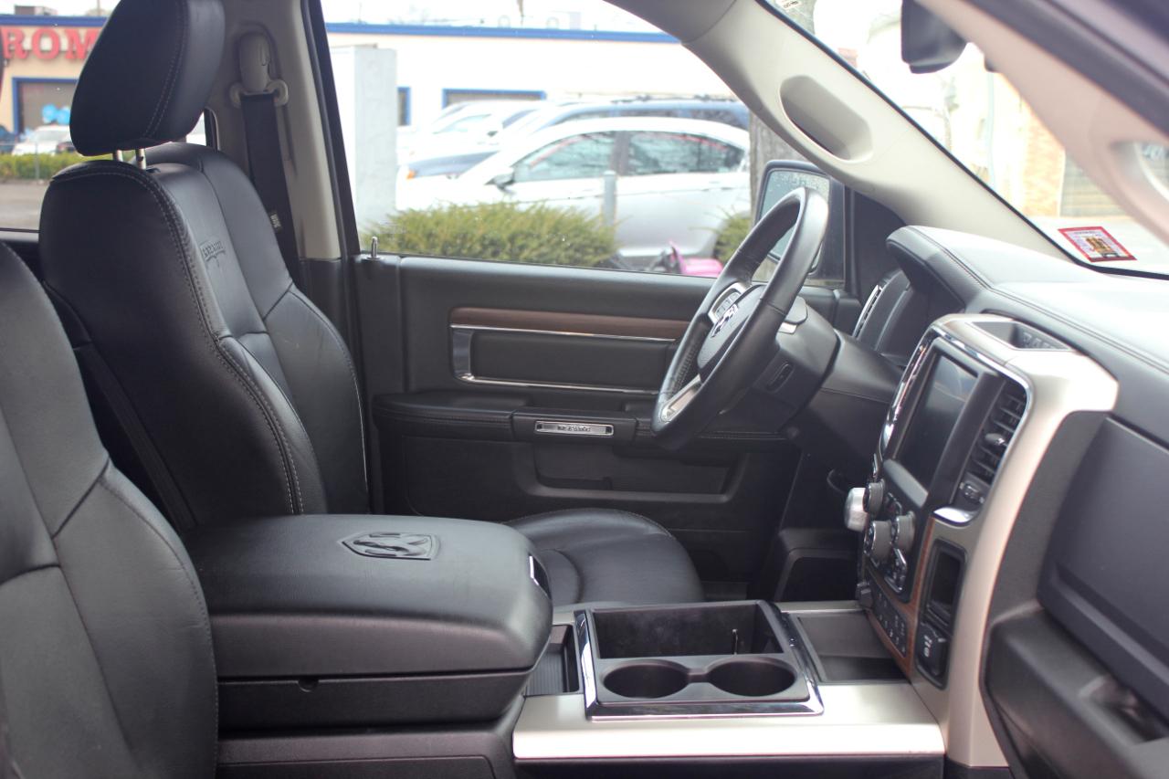 RAM 1500 Laramie Quad Cab 4WD 2015