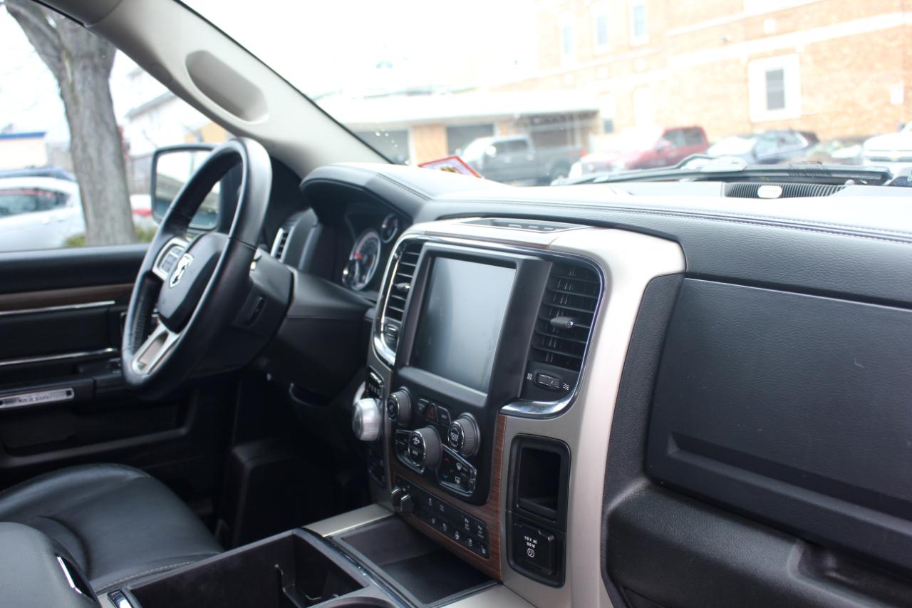 RAM 1500 Laramie Quad Cab 4WD 2015