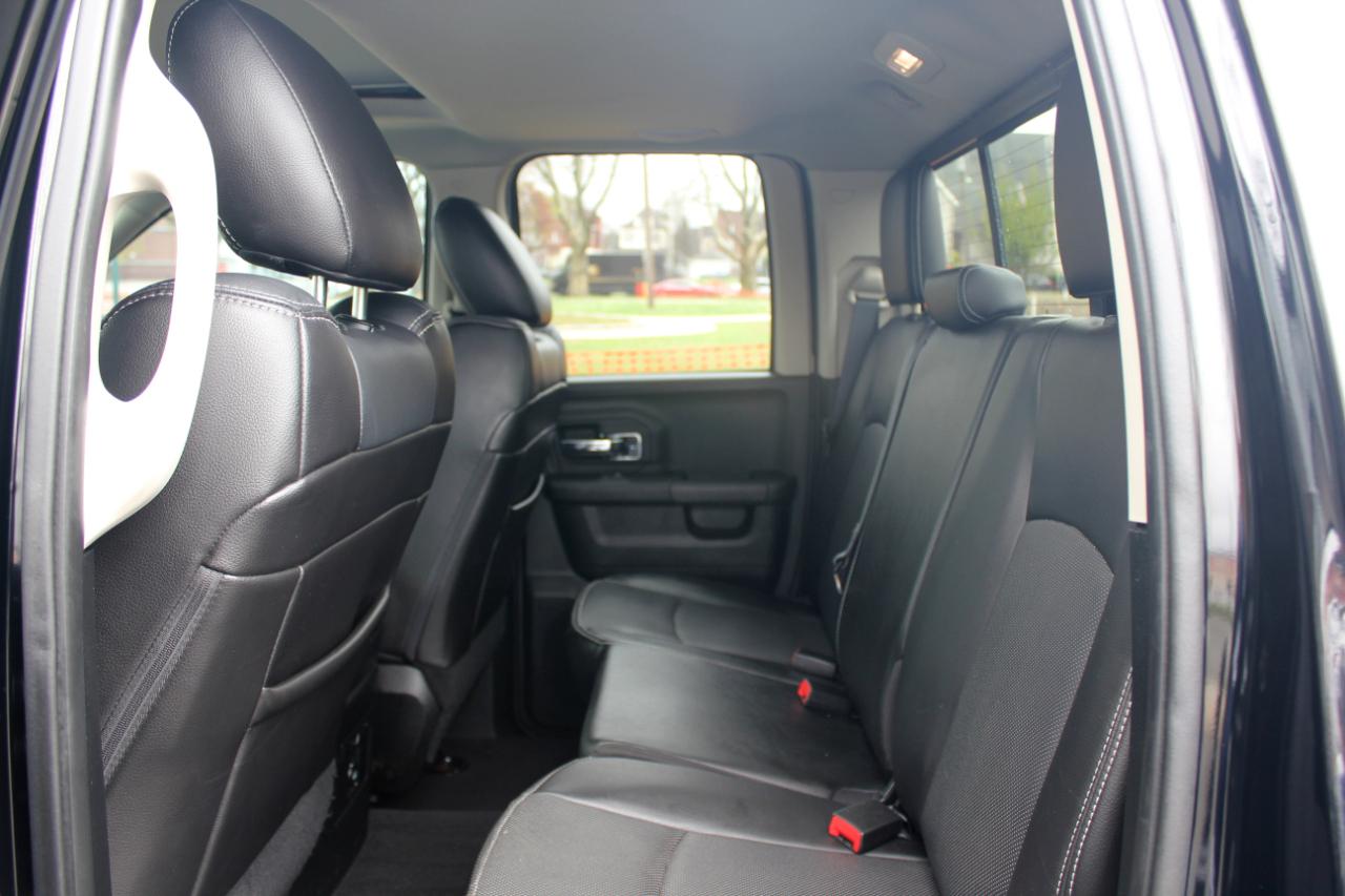 RAM 1500 Laramie Quad Cab 4WD 2015