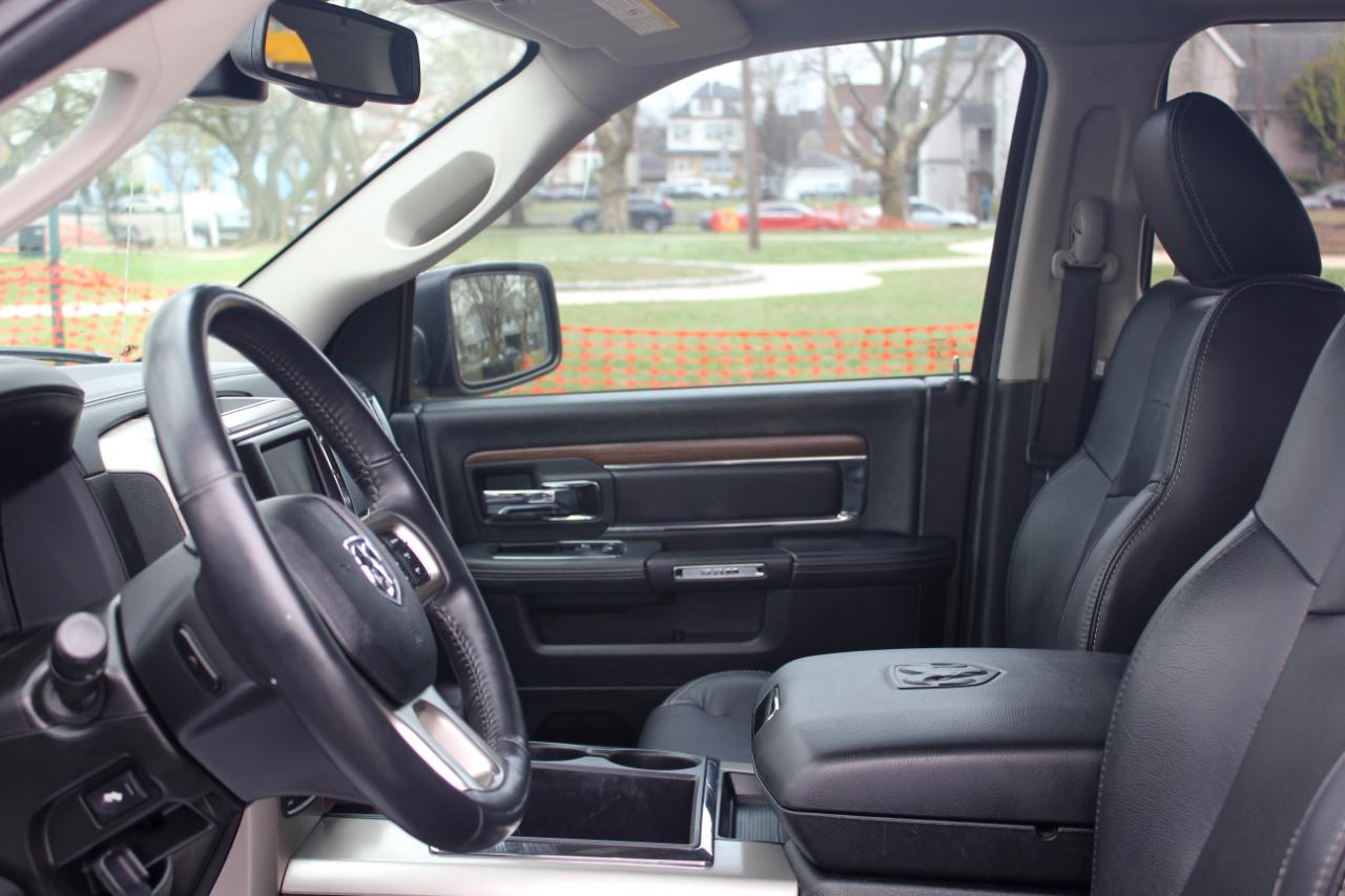 RAM 1500 Laramie Quad Cab 4WD 2015