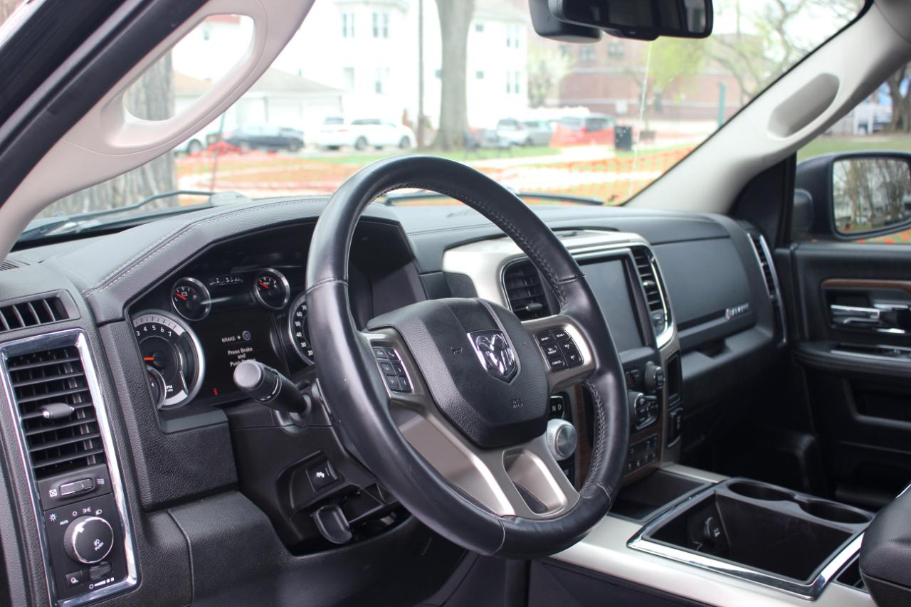 RAM 1500 Laramie Quad Cab 4WD 2015