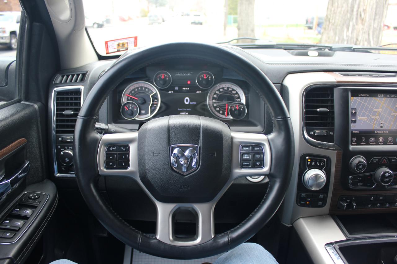RAM 1500 Laramie Quad Cab 4WD 2015