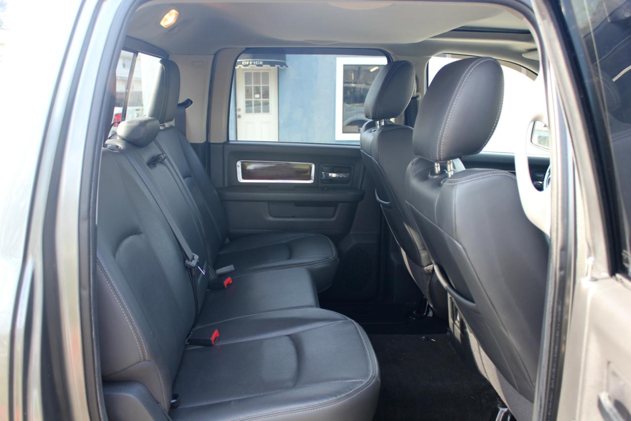 RAM 1500 Laramie Crew Cab 4WD 2012