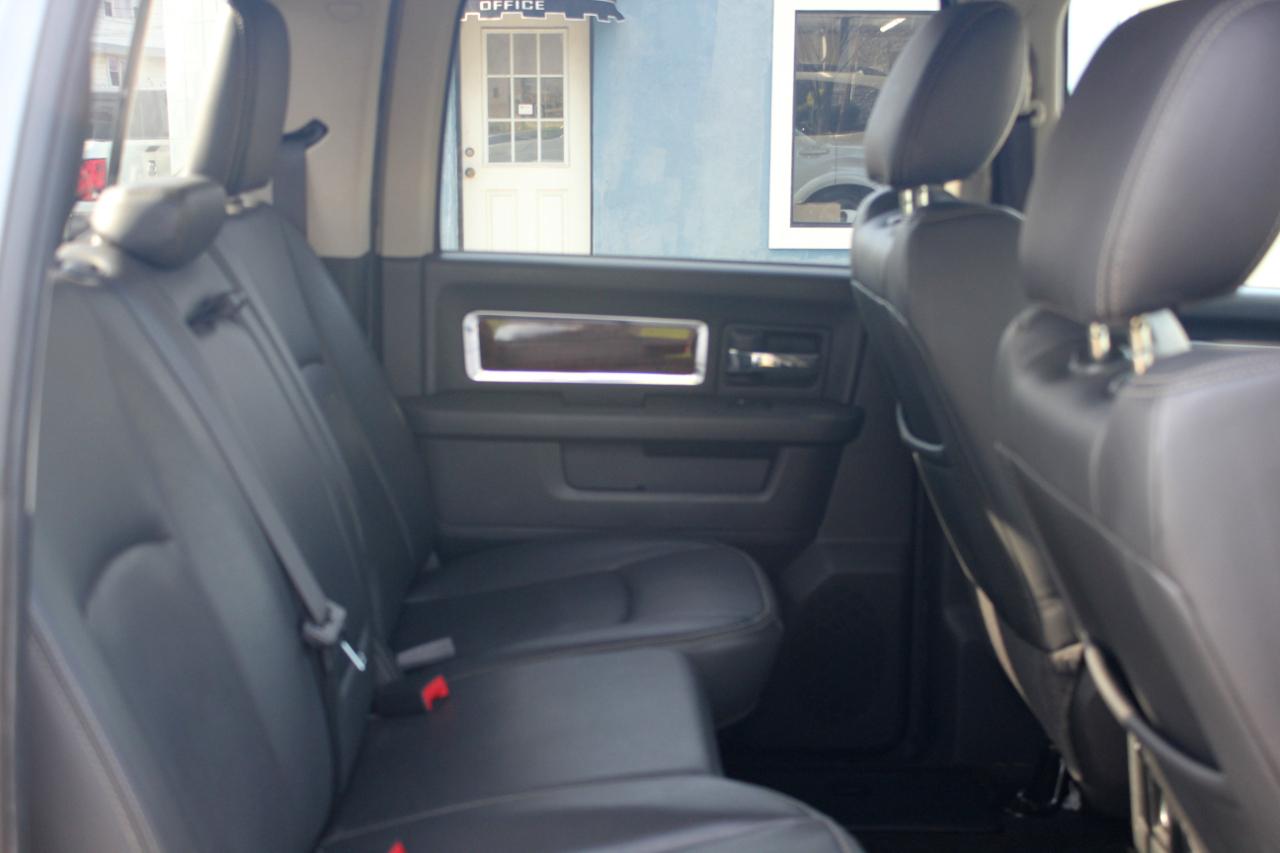 RAM 1500 Laramie Crew Cab 4WD 2012