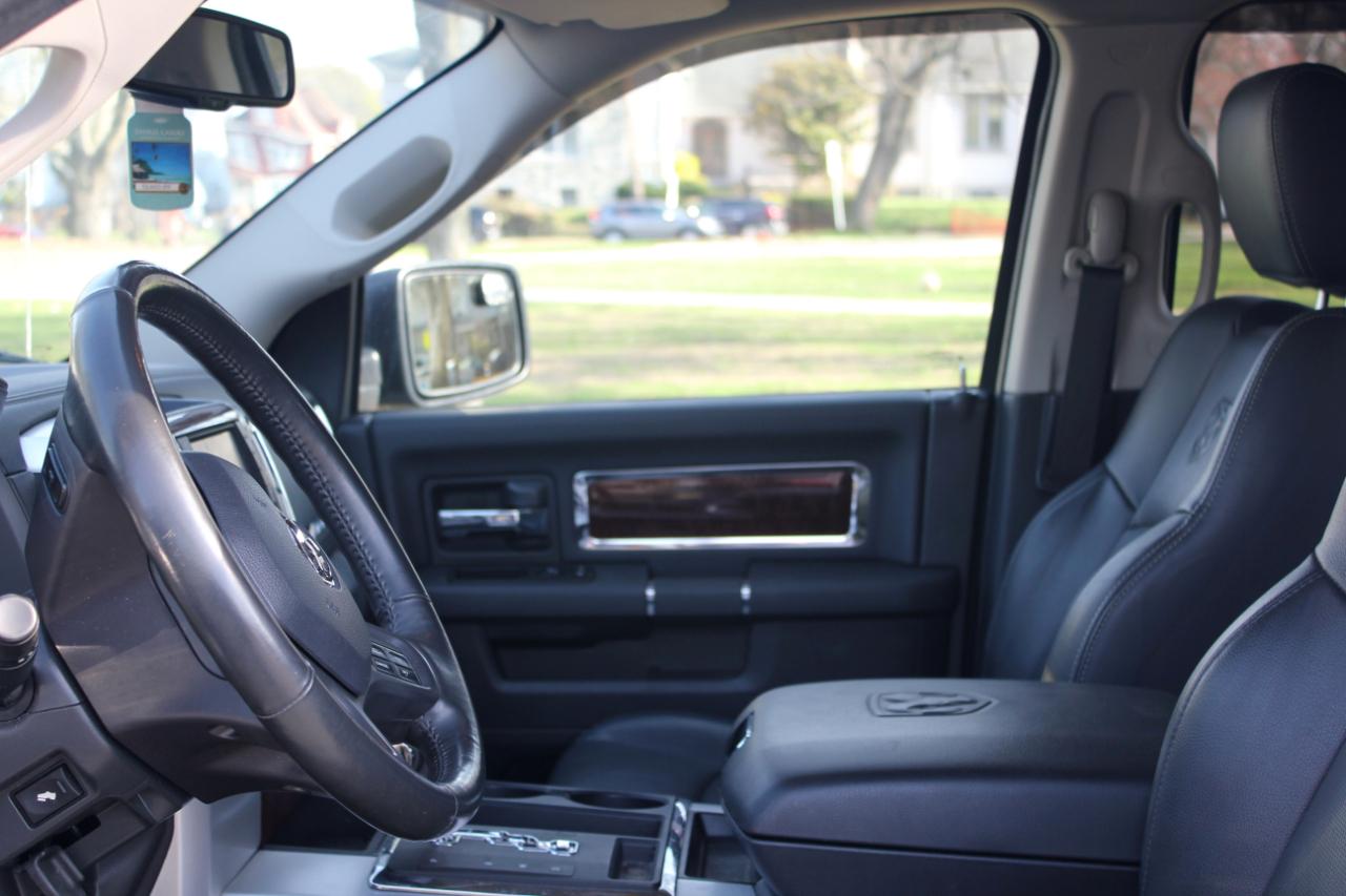 RAM 1500 Laramie Crew Cab 4WD 2012