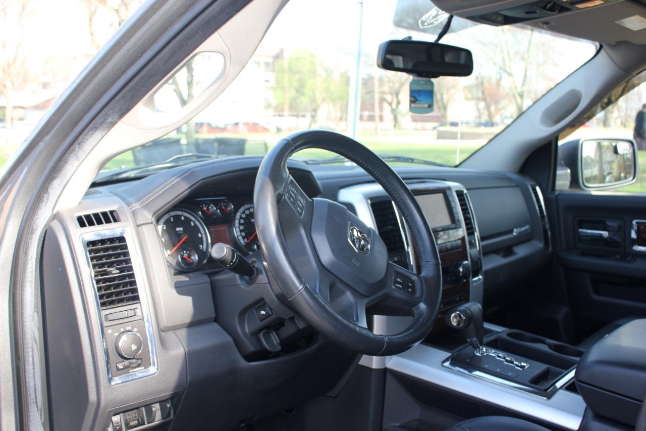 RAM 1500 Laramie Crew Cab 4WD 2012