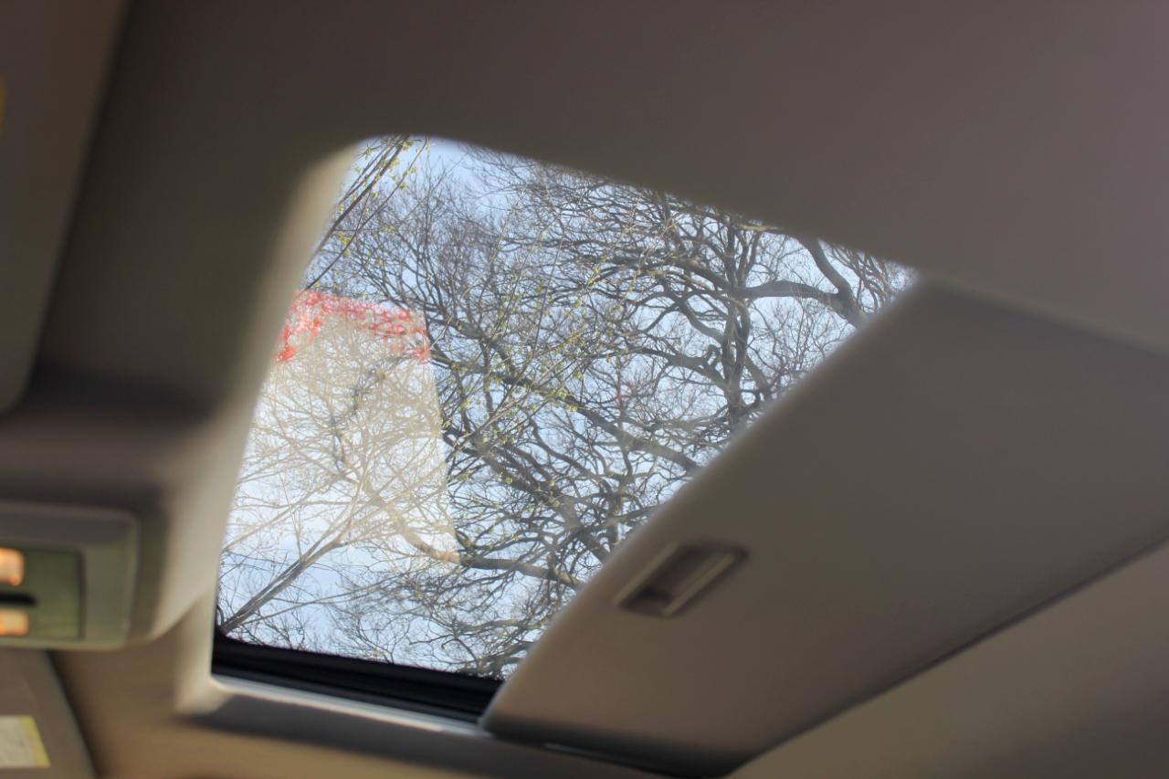 RAM 1500 Laramie Crew Cab 4WD 2012