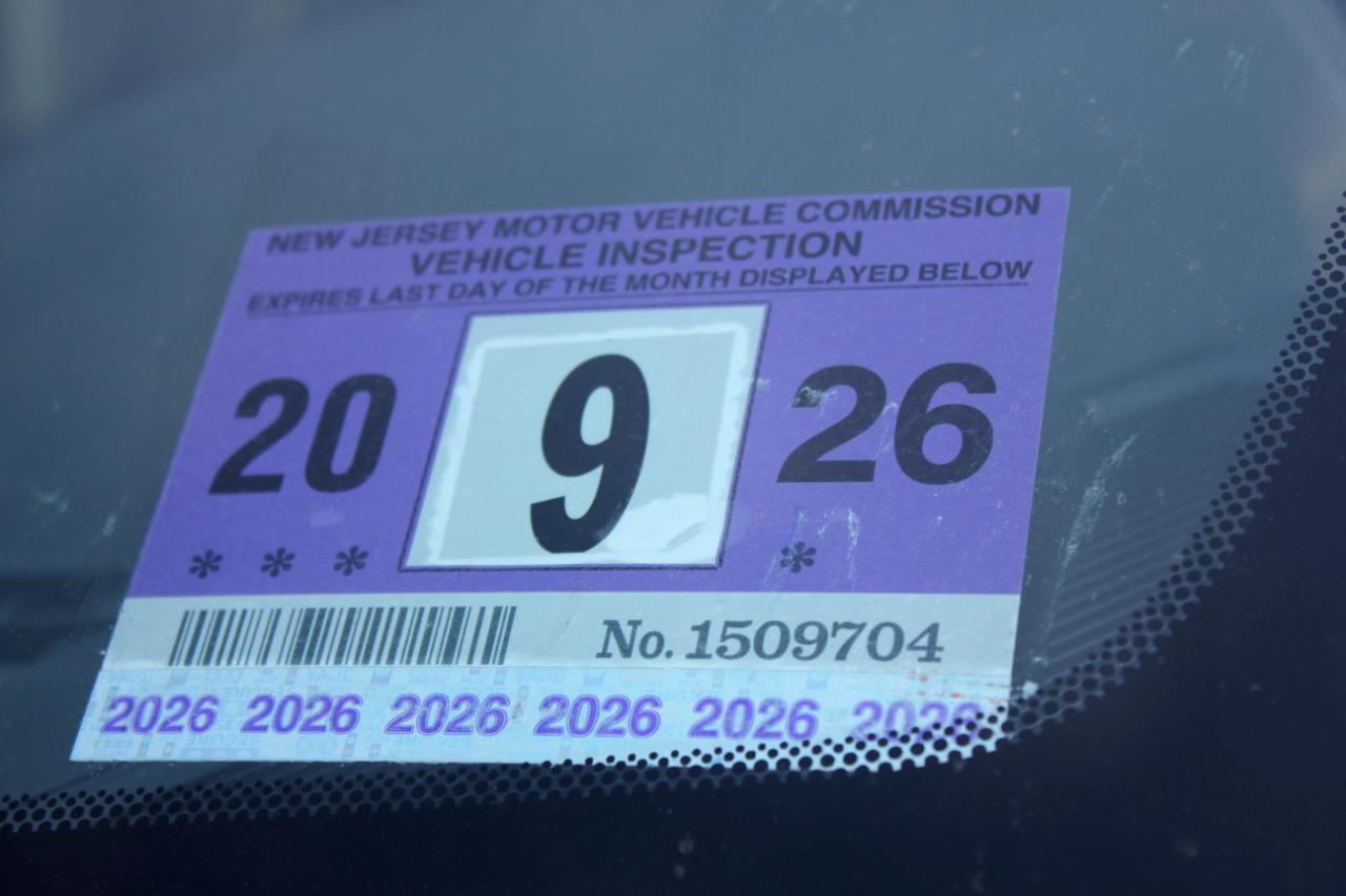 RAM 1500 Laramie Crew Cab 4WD 2012