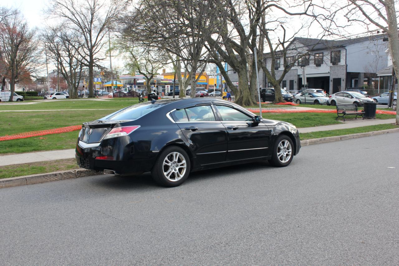 Acura TL 5-Speed AT with Tech Package 2011