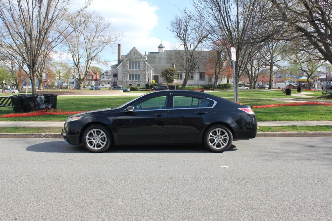 Acura TL 5-Speed AT with Tech Package 2011