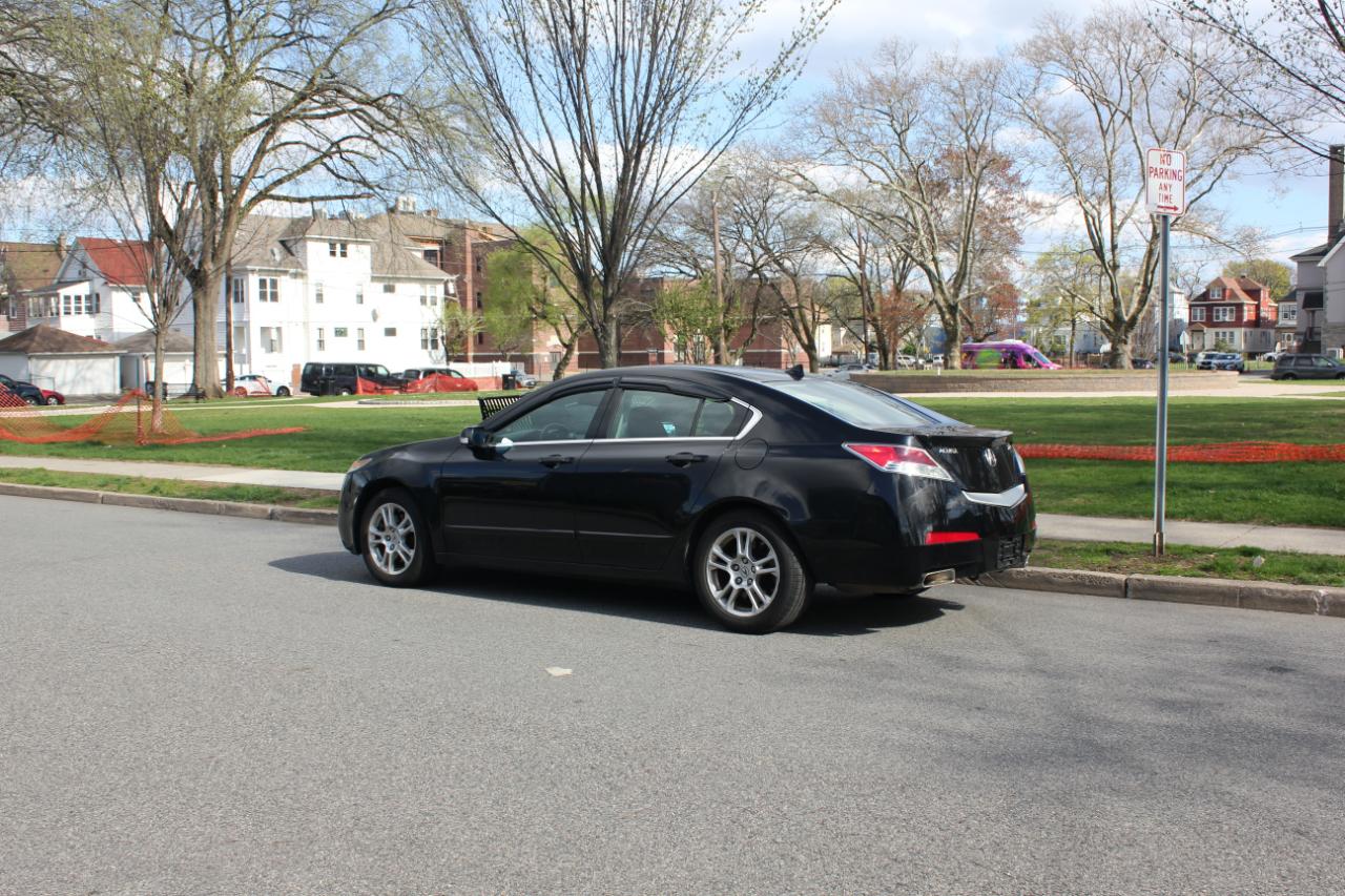 Acura TL 5-Speed AT with Tech Package 2011