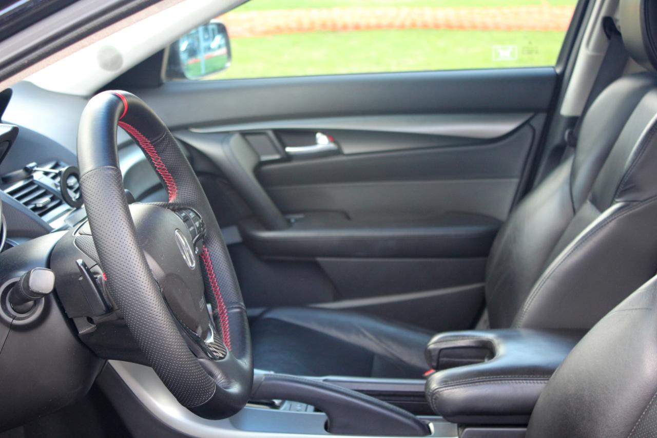 Acura TL 5-Speed AT with Tech Package 2011