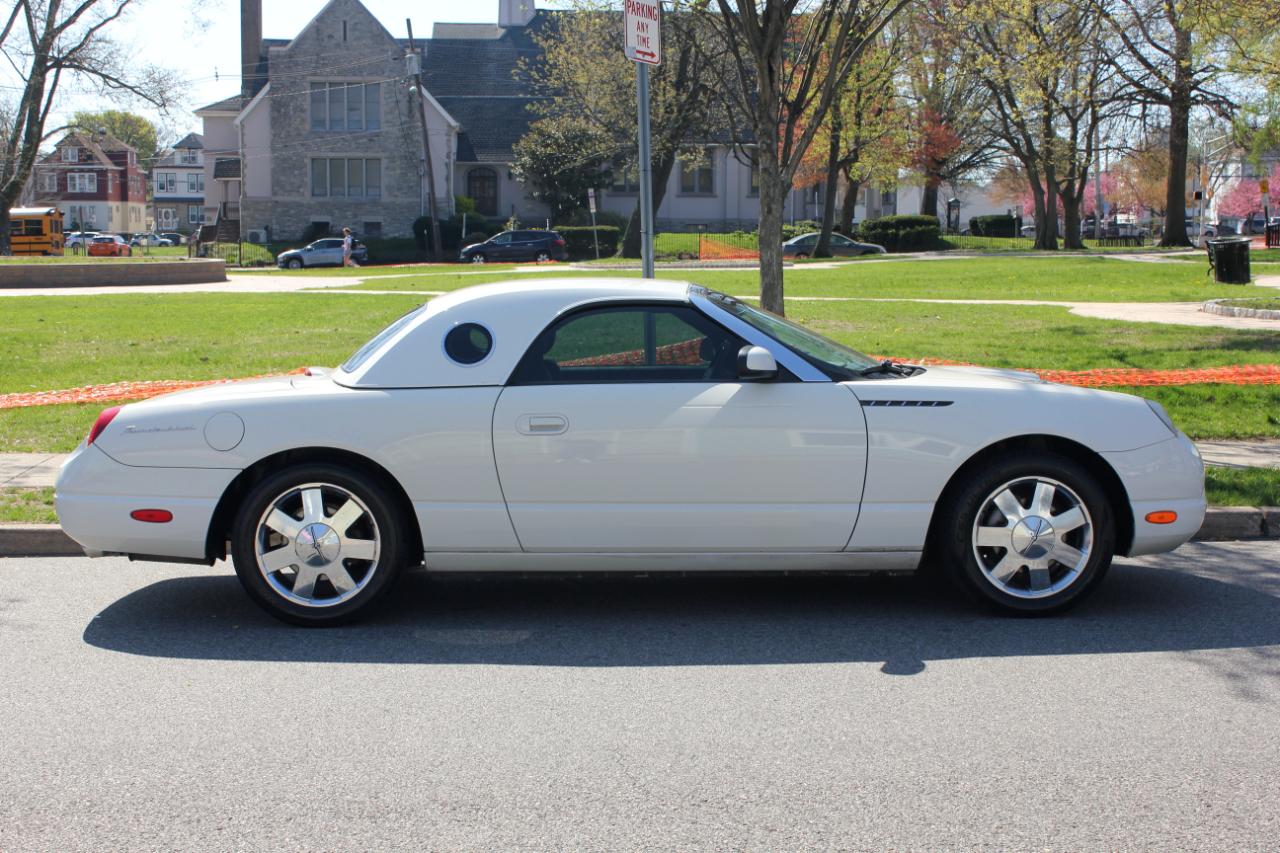 Ford Thunderbird Deluxe 2002