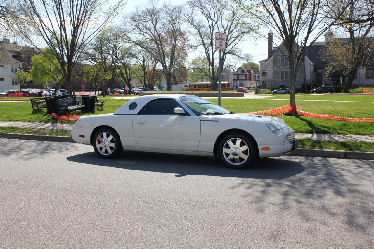 Ford Thunderbird Deluxe 2002