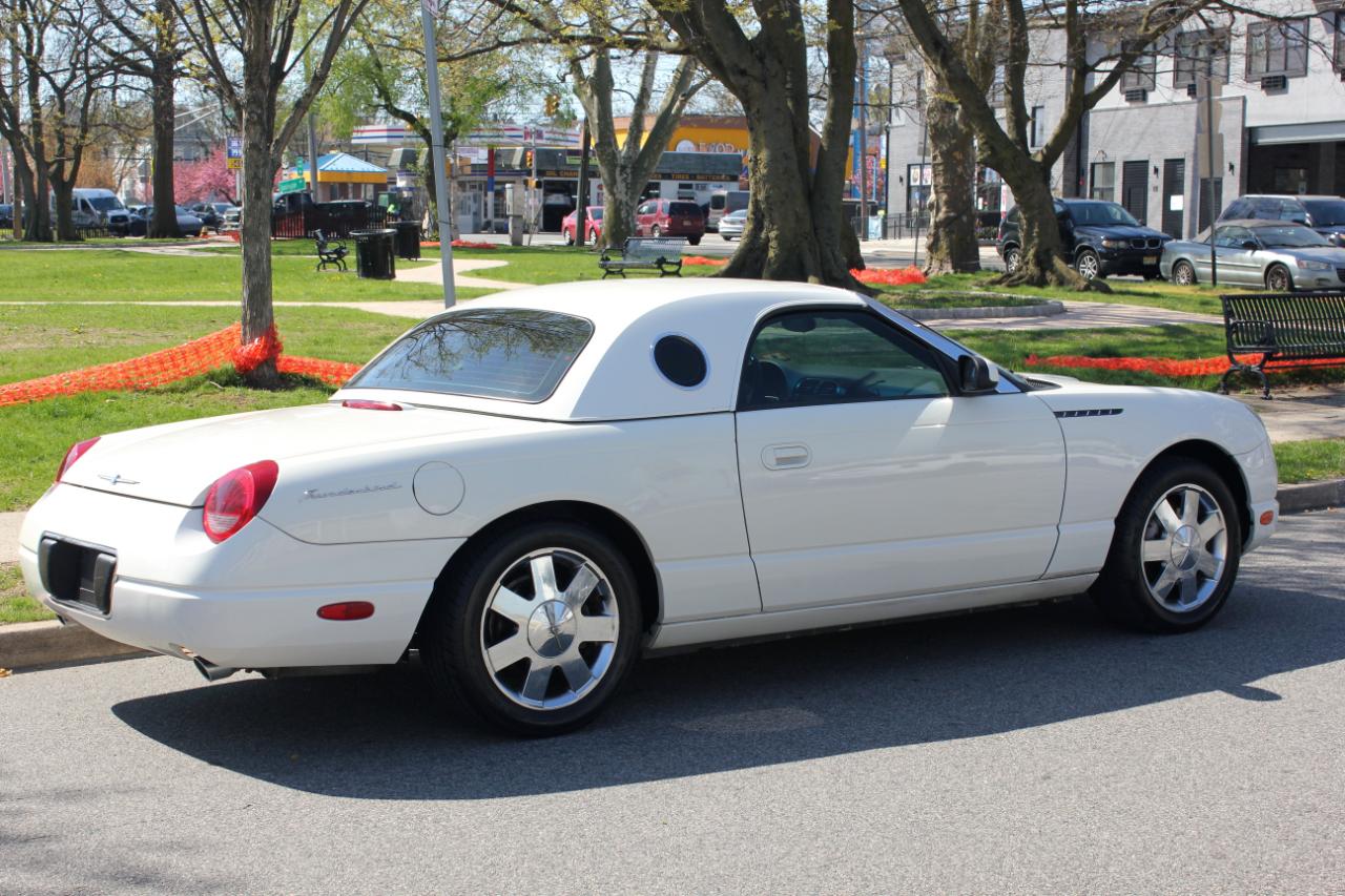 Ford Thunderbird Deluxe 2002