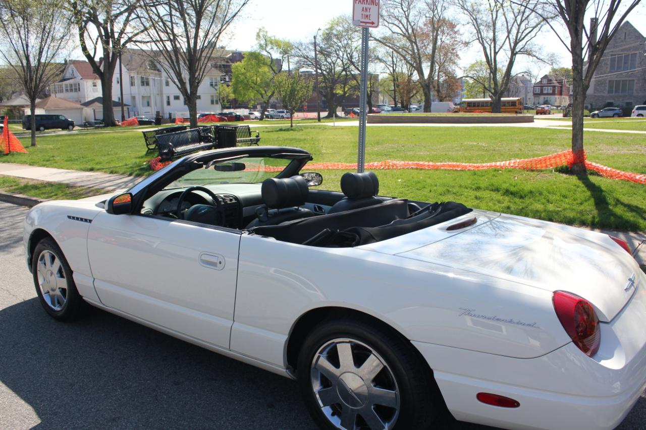 Ford Thunderbird Deluxe 2002