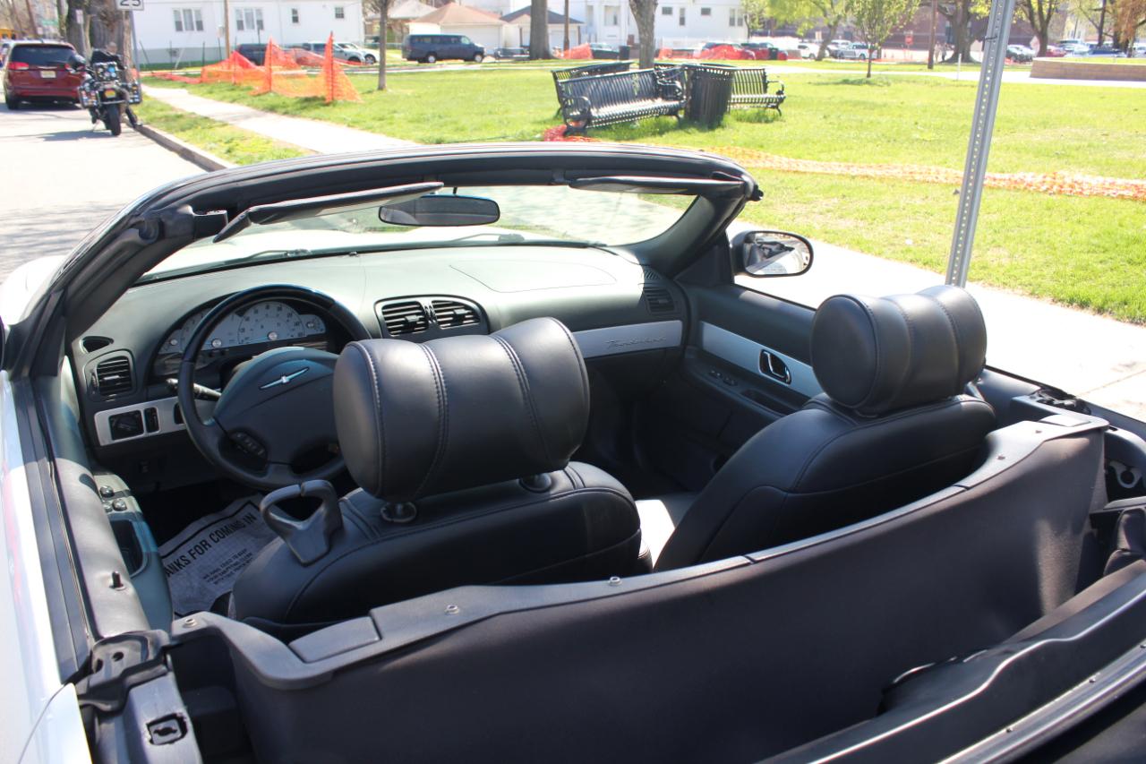 Ford Thunderbird Deluxe 2002