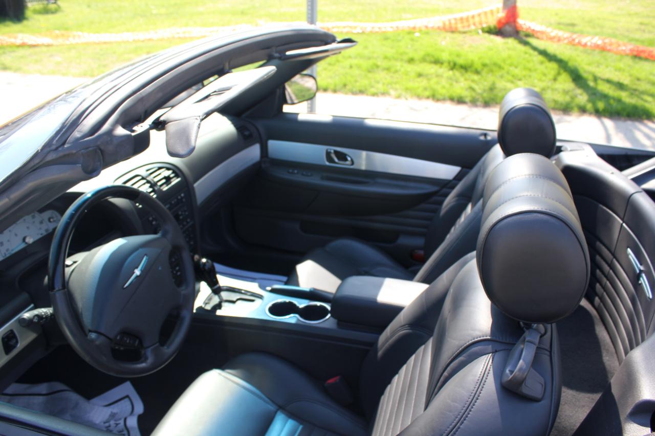 Ford Thunderbird Deluxe 2002