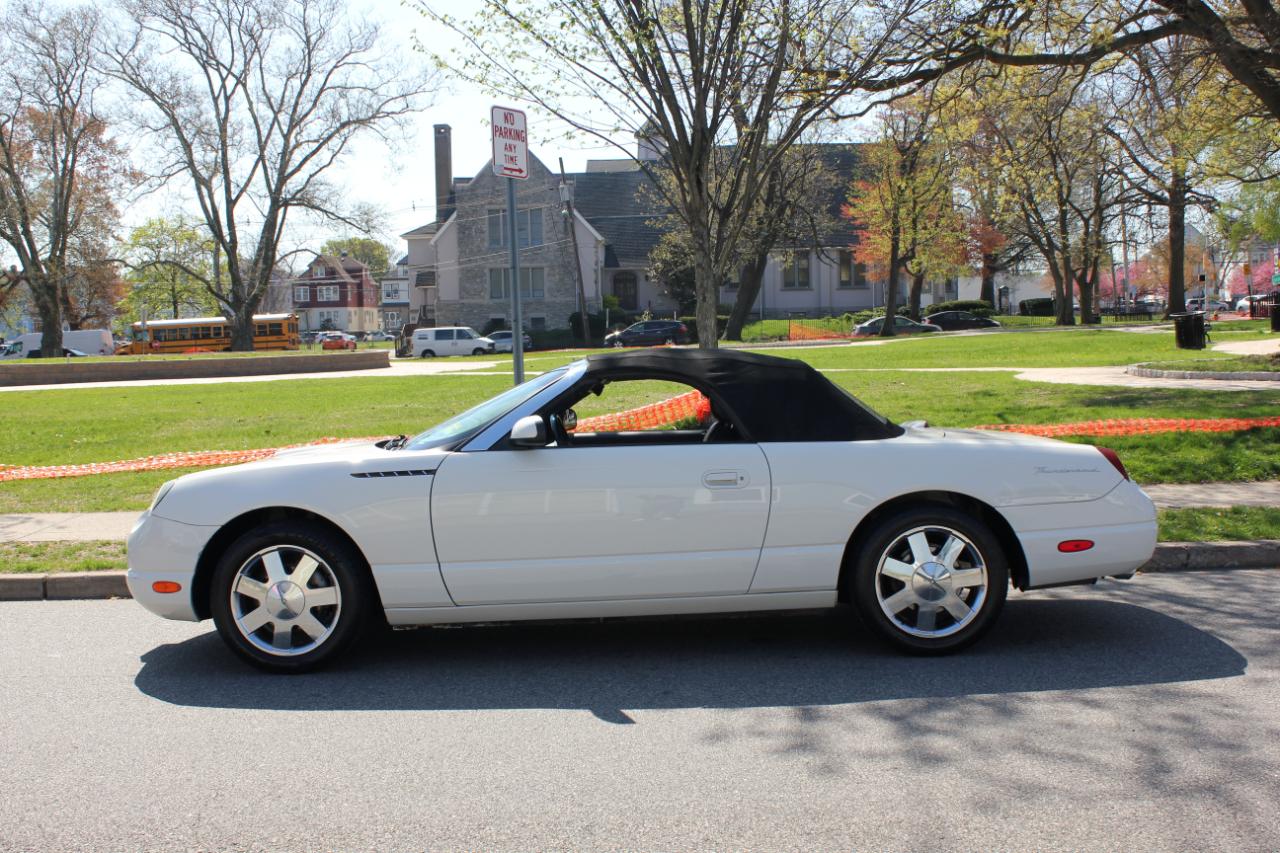 Ford Thunderbird Deluxe 2002