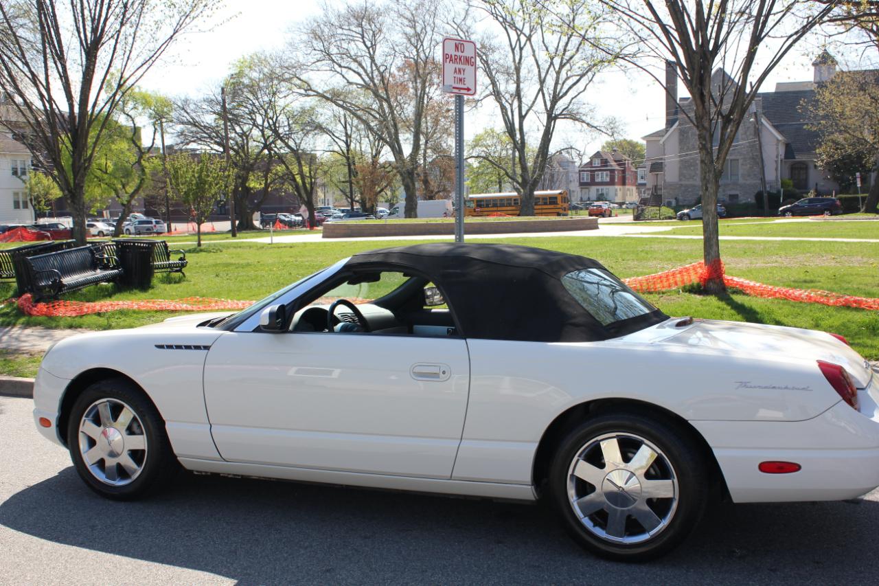 Ford Thunderbird Deluxe 2002