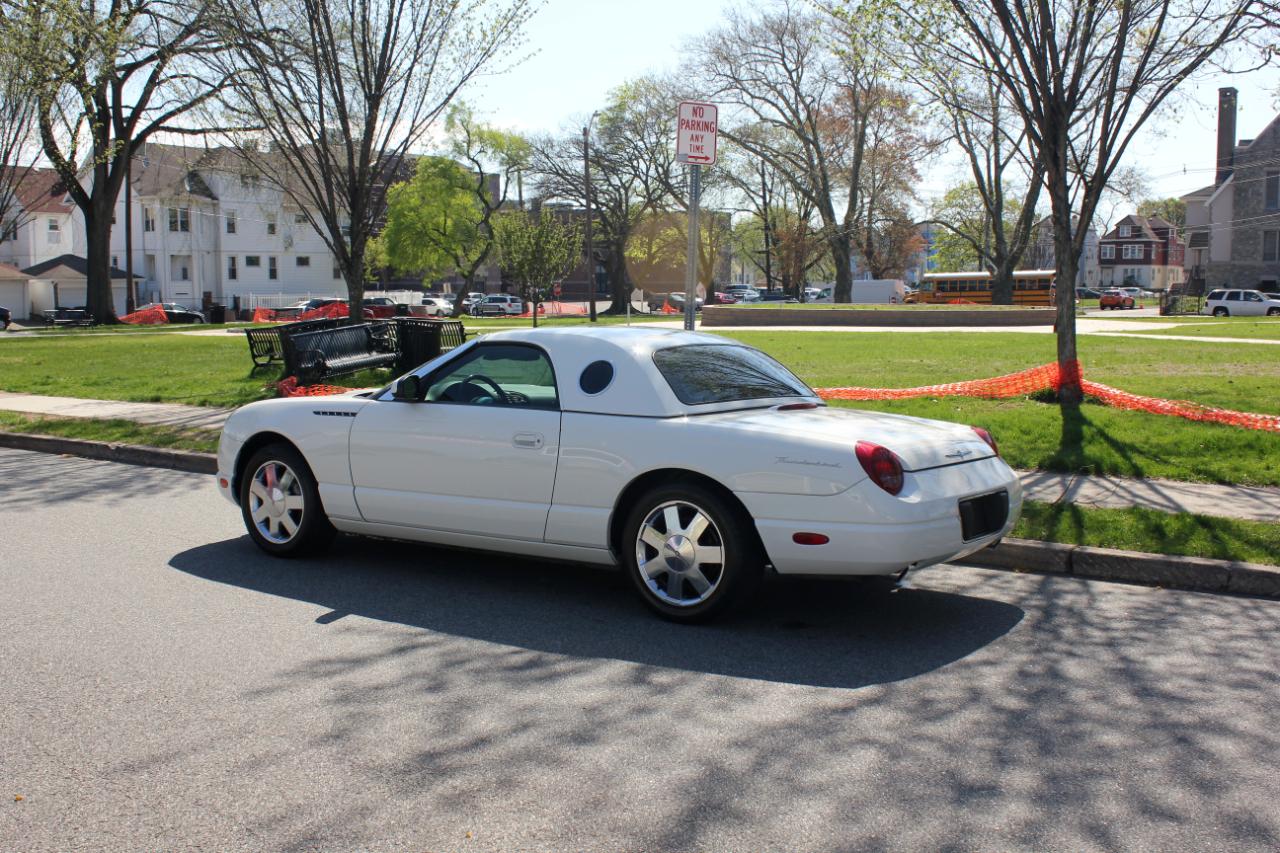 Ford Thunderbird Deluxe 2002