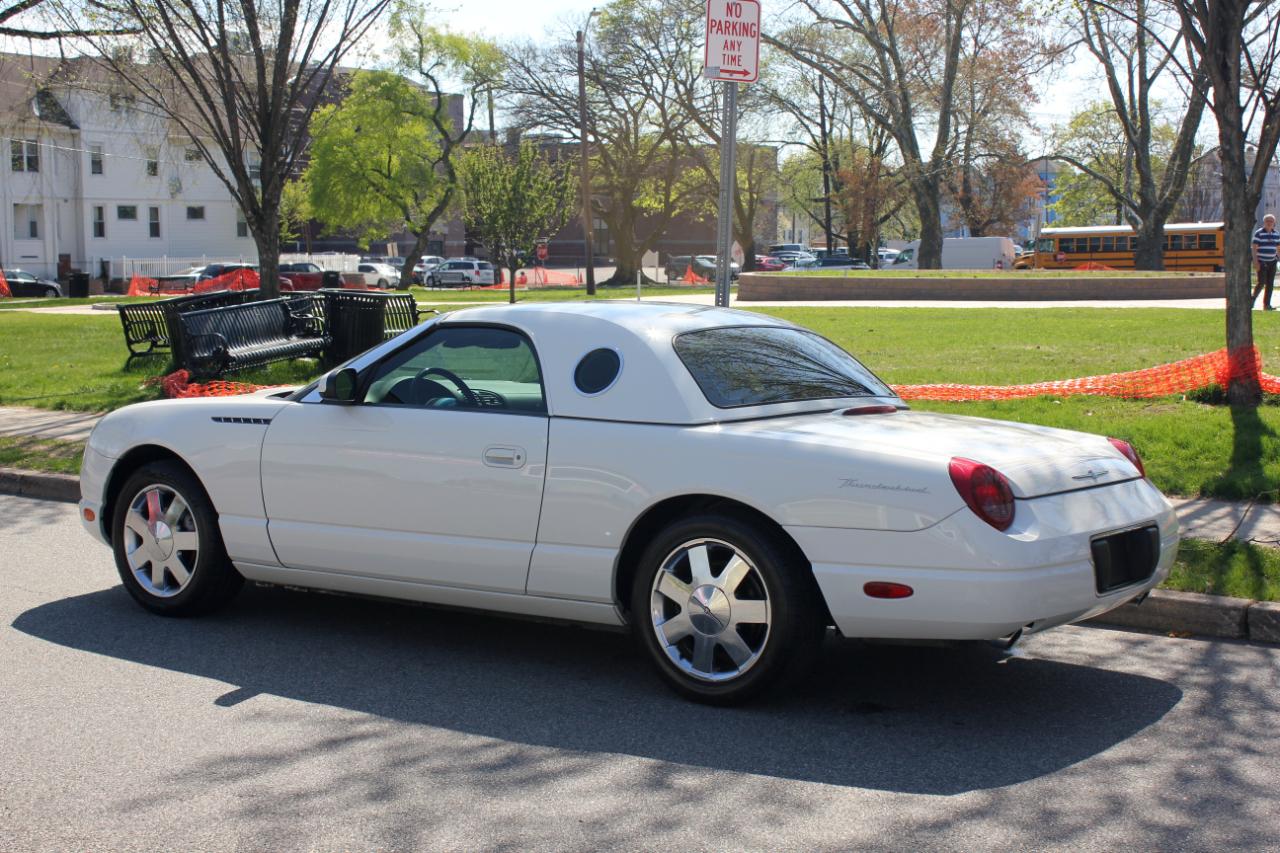 Ford Thunderbird Deluxe 2002