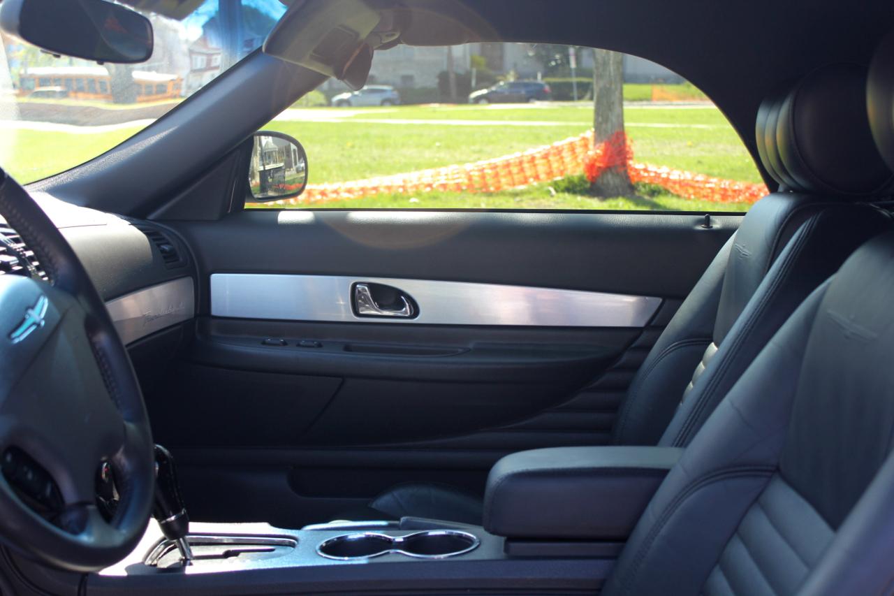 Ford Thunderbird Deluxe 2002