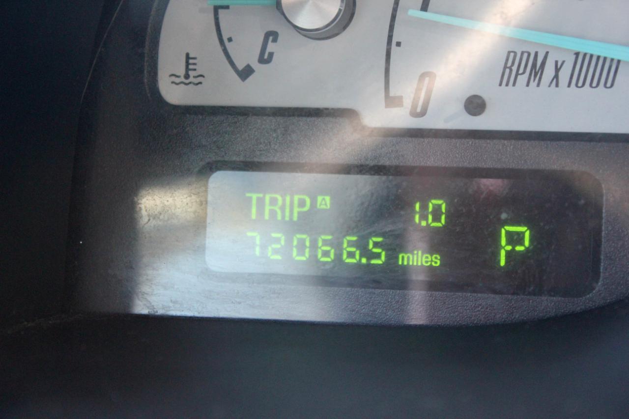 Ford Thunderbird Deluxe 2002