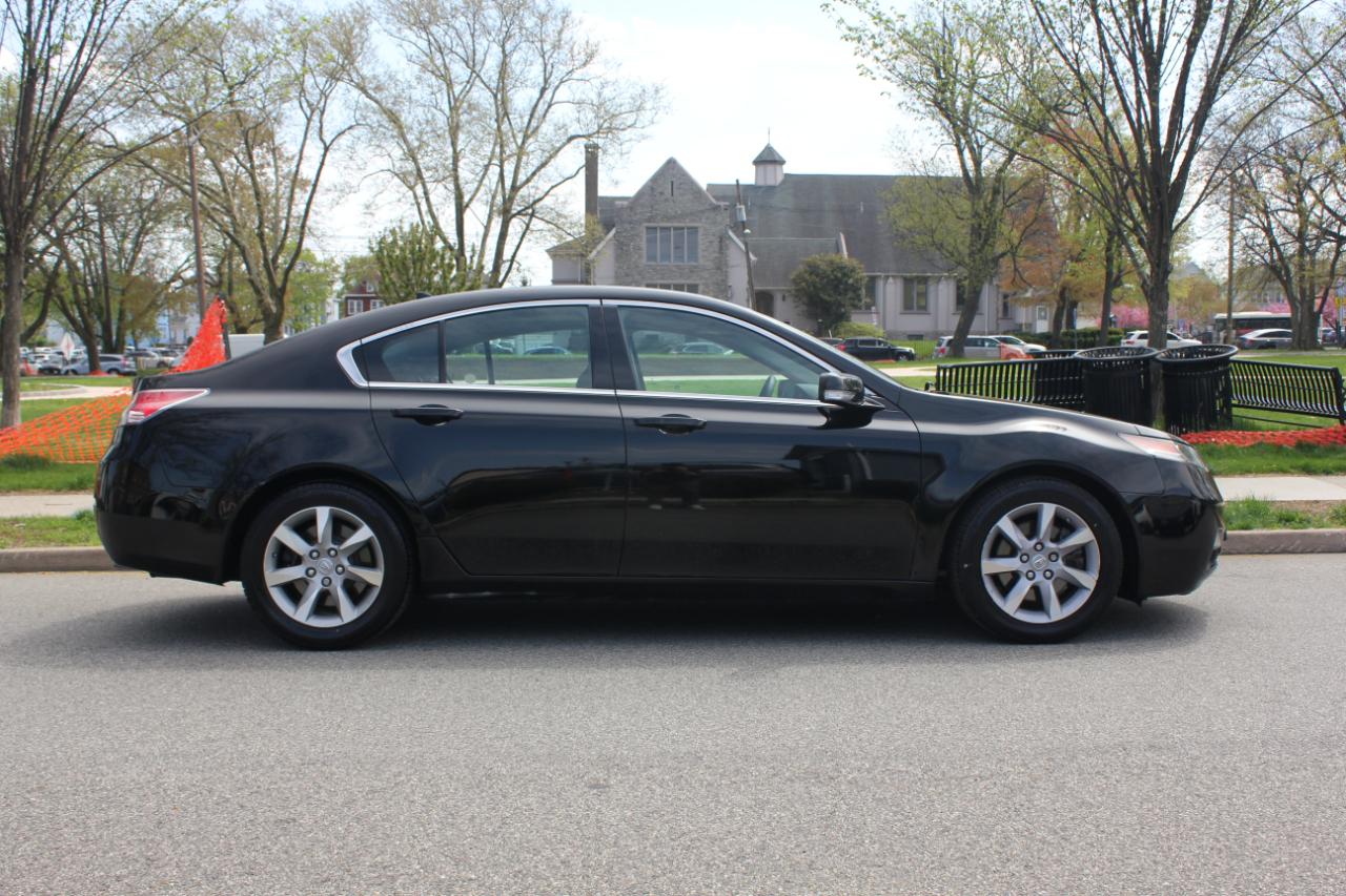 Acura TL 6-Speed AT with Tech Package and 18-In. WP 2013