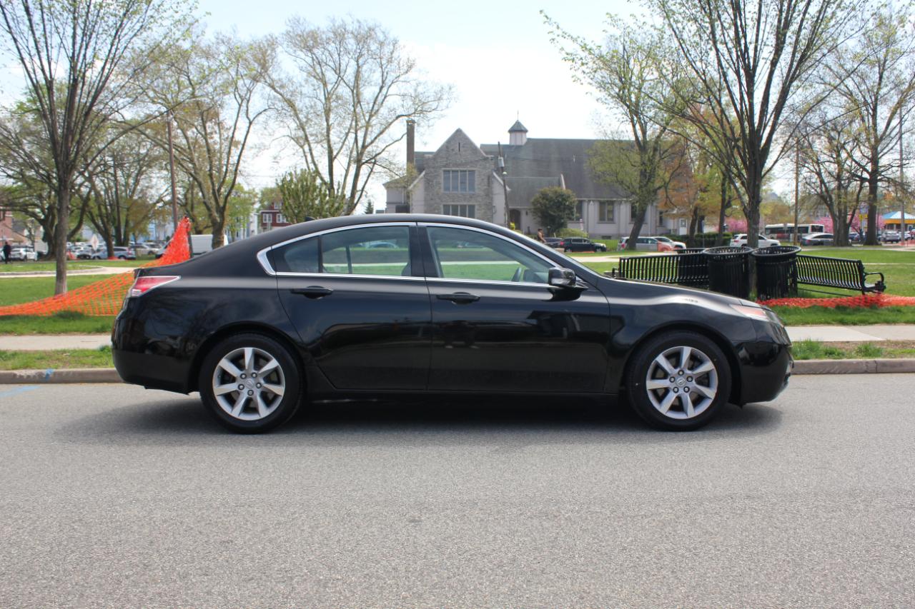 Acura TL 6-Speed AT with Tech Package and 18-In. WP 2013