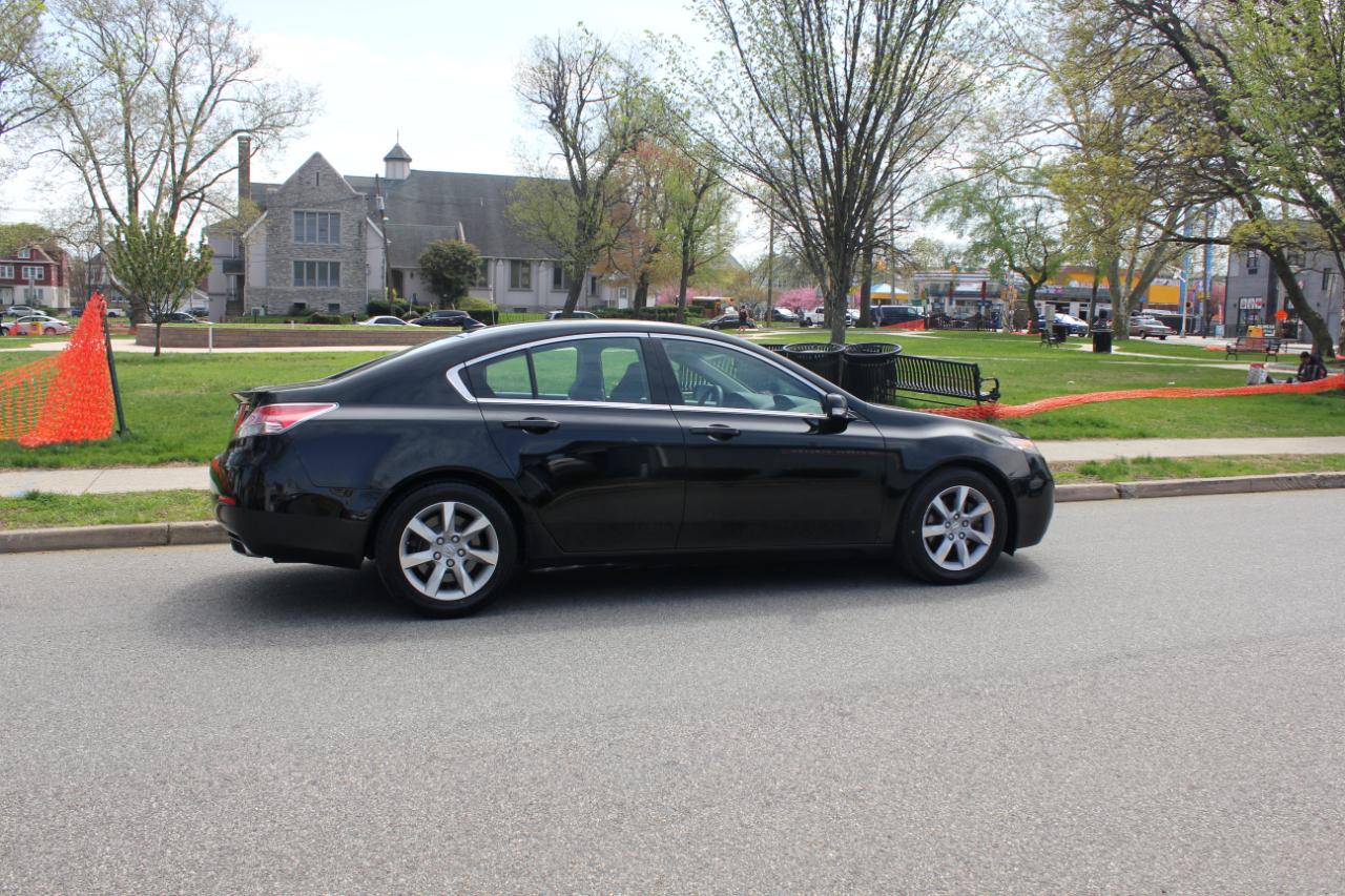 Acura TL 6-Speed AT with Tech Package and 18-In. WP 2013